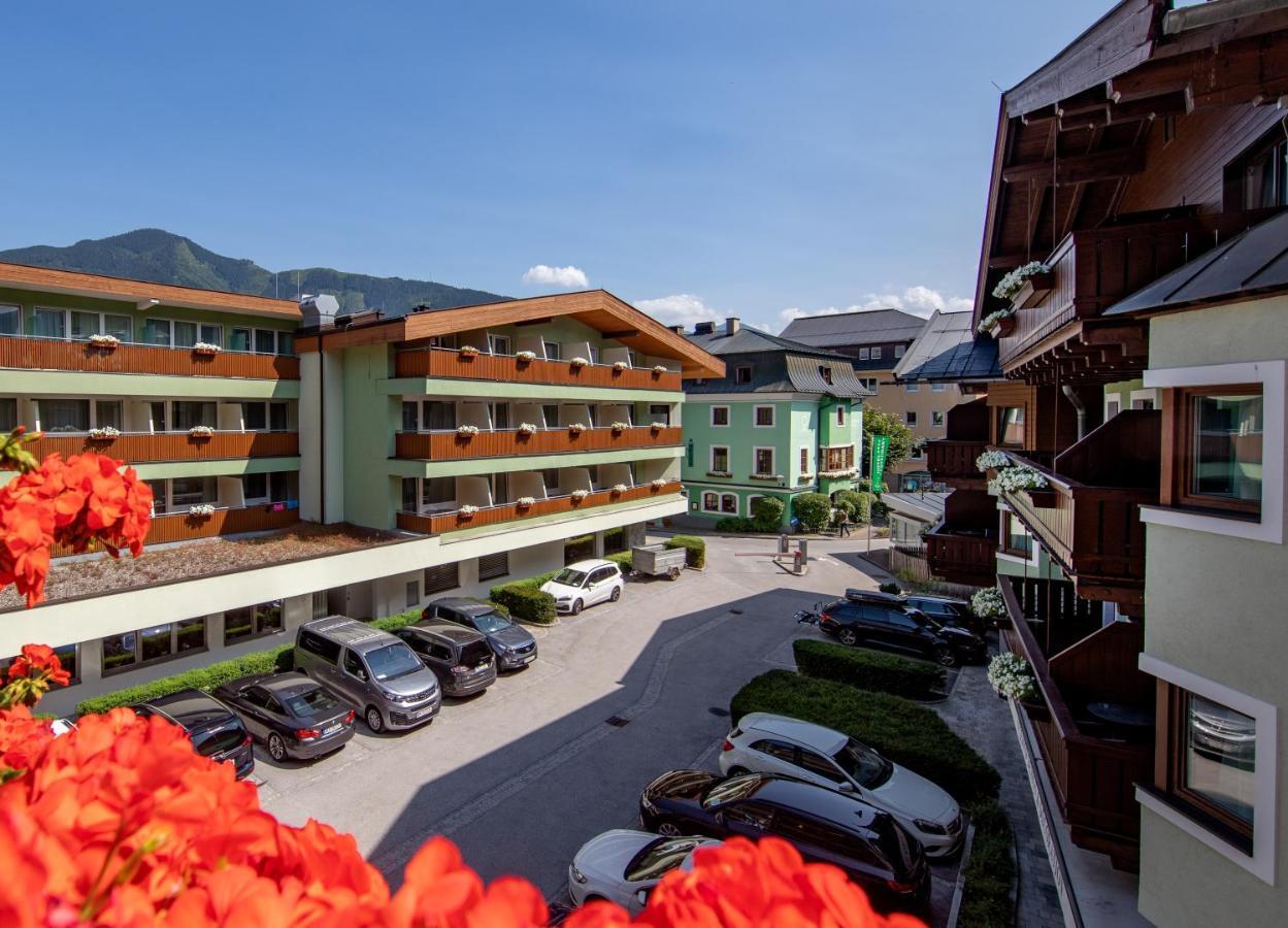 Hotel Gruener Baum Zell am See Exterior photo