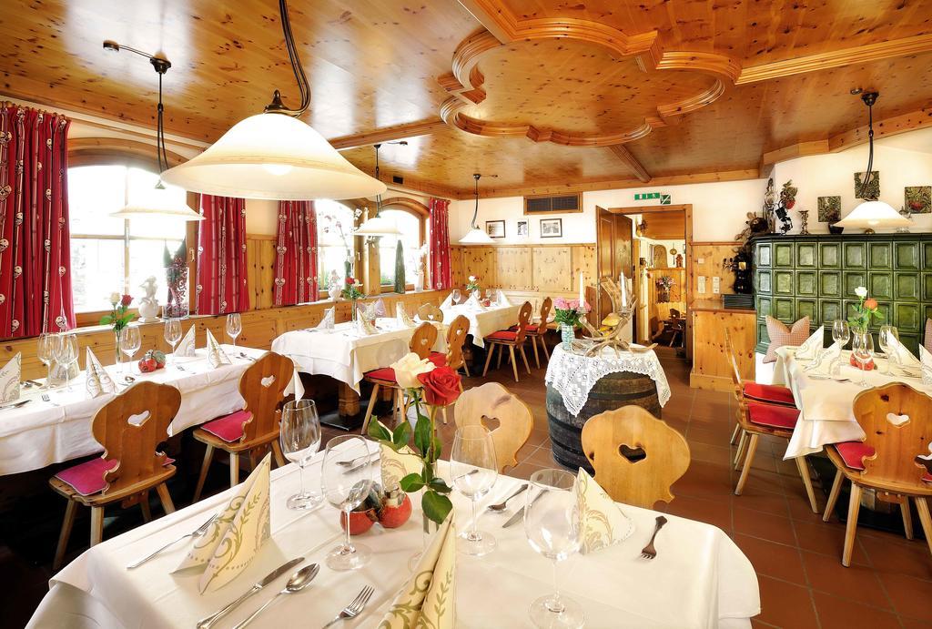 Hotel Gruener Baum Zell am See Restaurant photo